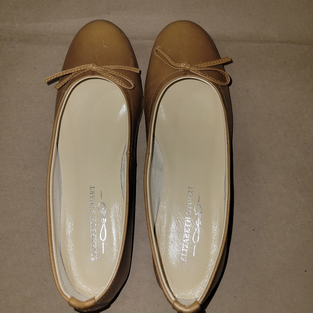Italian made genuine leather flat. Elizabeth Stuart.